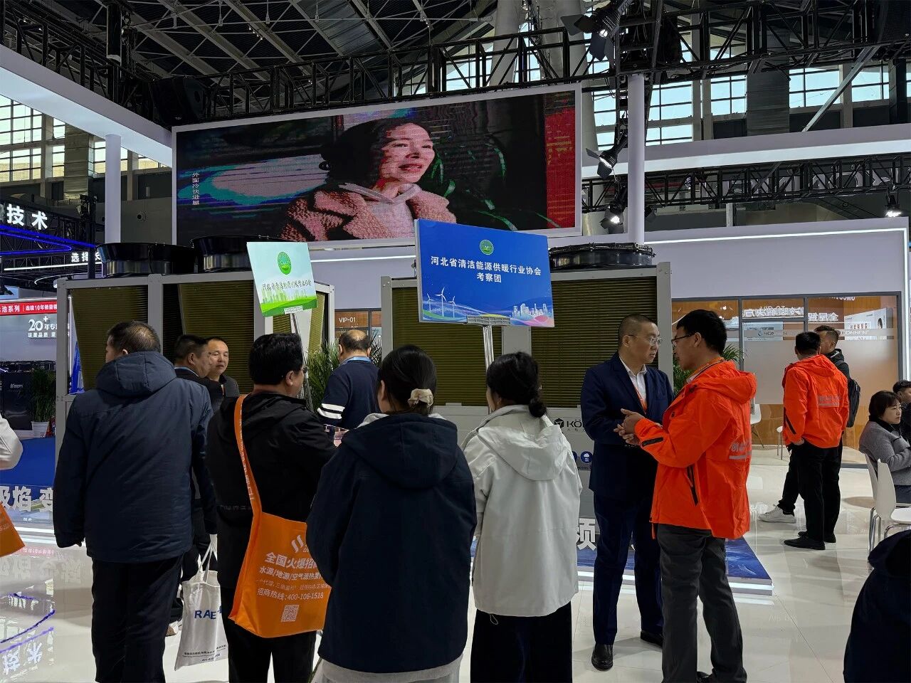 盛况直击！总工团亲临点赞，创能智慧家五大“王炸”引爆2026热泵展